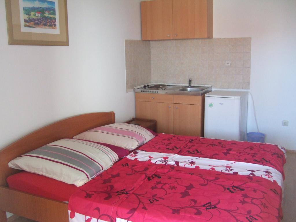 Apartmani Kod Rade Pakoštane Exterior foto